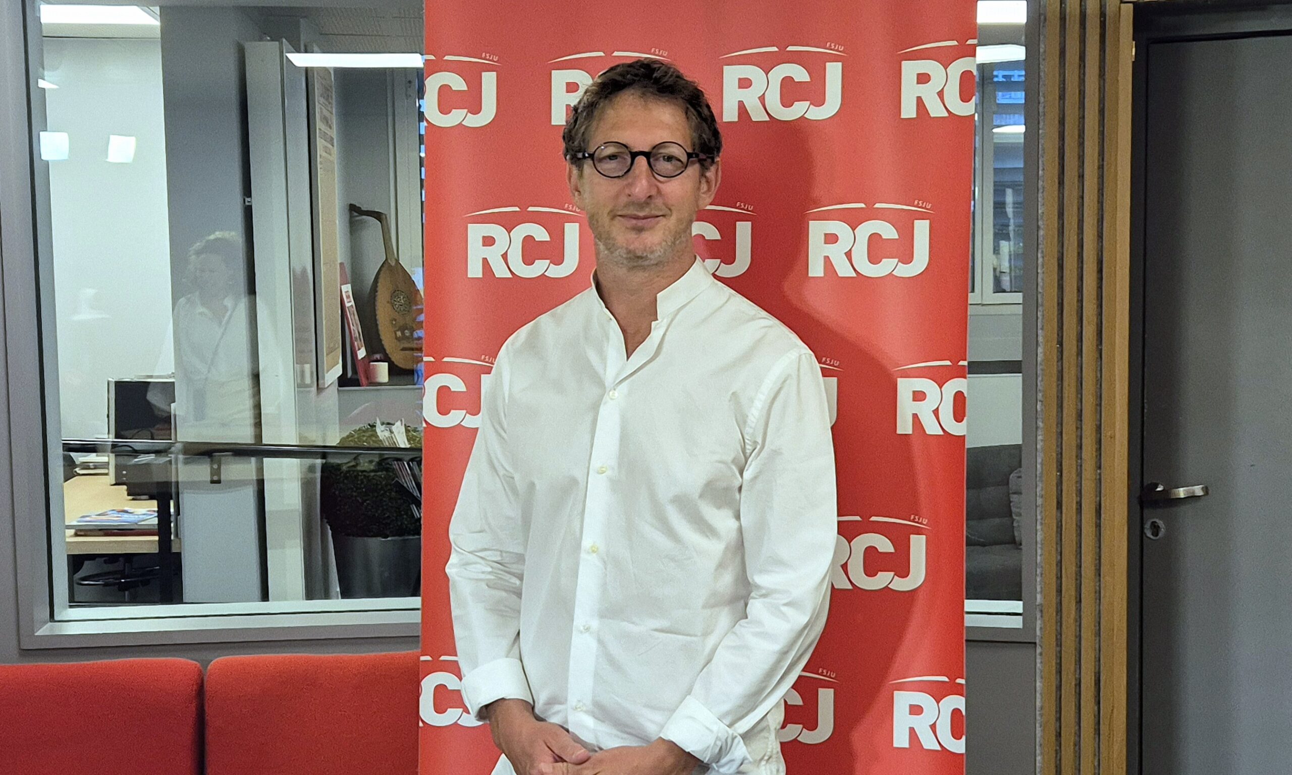 Ariel Weil, maire de Paris Centre episode artwork